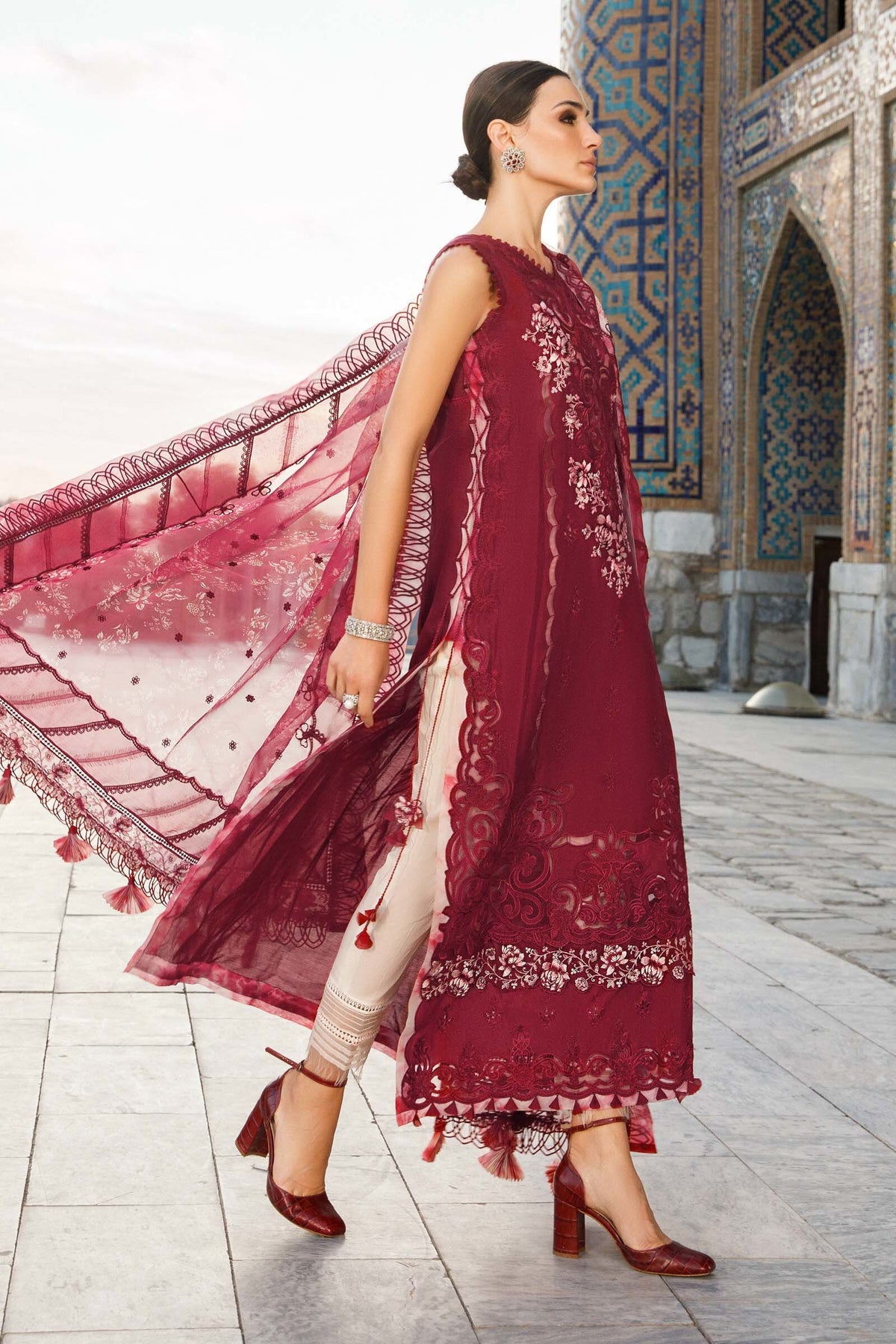 Maria.B Luxe Lawn - D-2315-B- Luxury Eid Lawn 2023 - Spring Summer 2023 - Shahana Collection UK