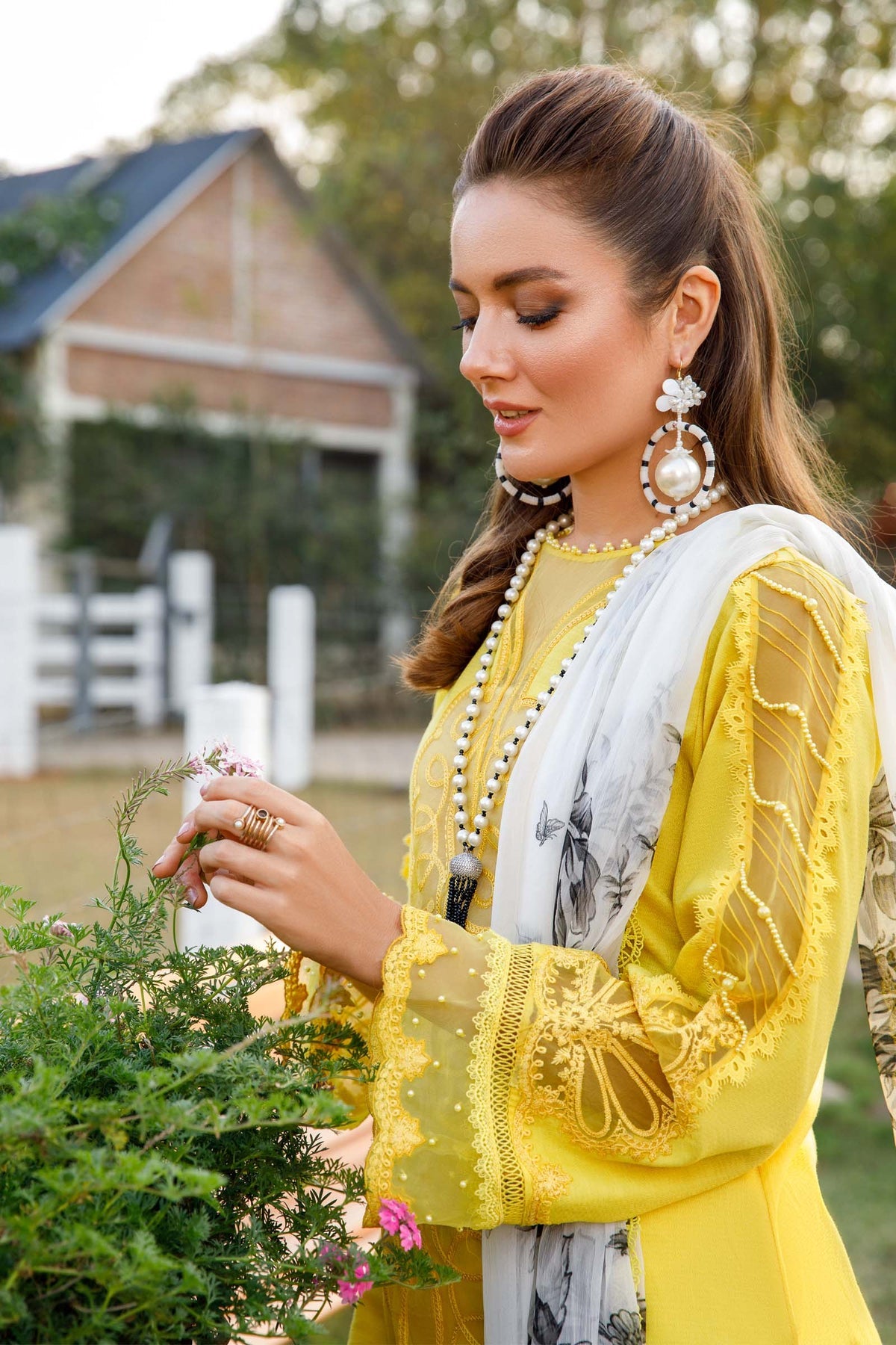 Maria. B - Mprints - Spring Summer 2023 - MP - 04 A - Summer Lawn Collection - Pakistani Lawn Brands - Shahana Collection Uk
